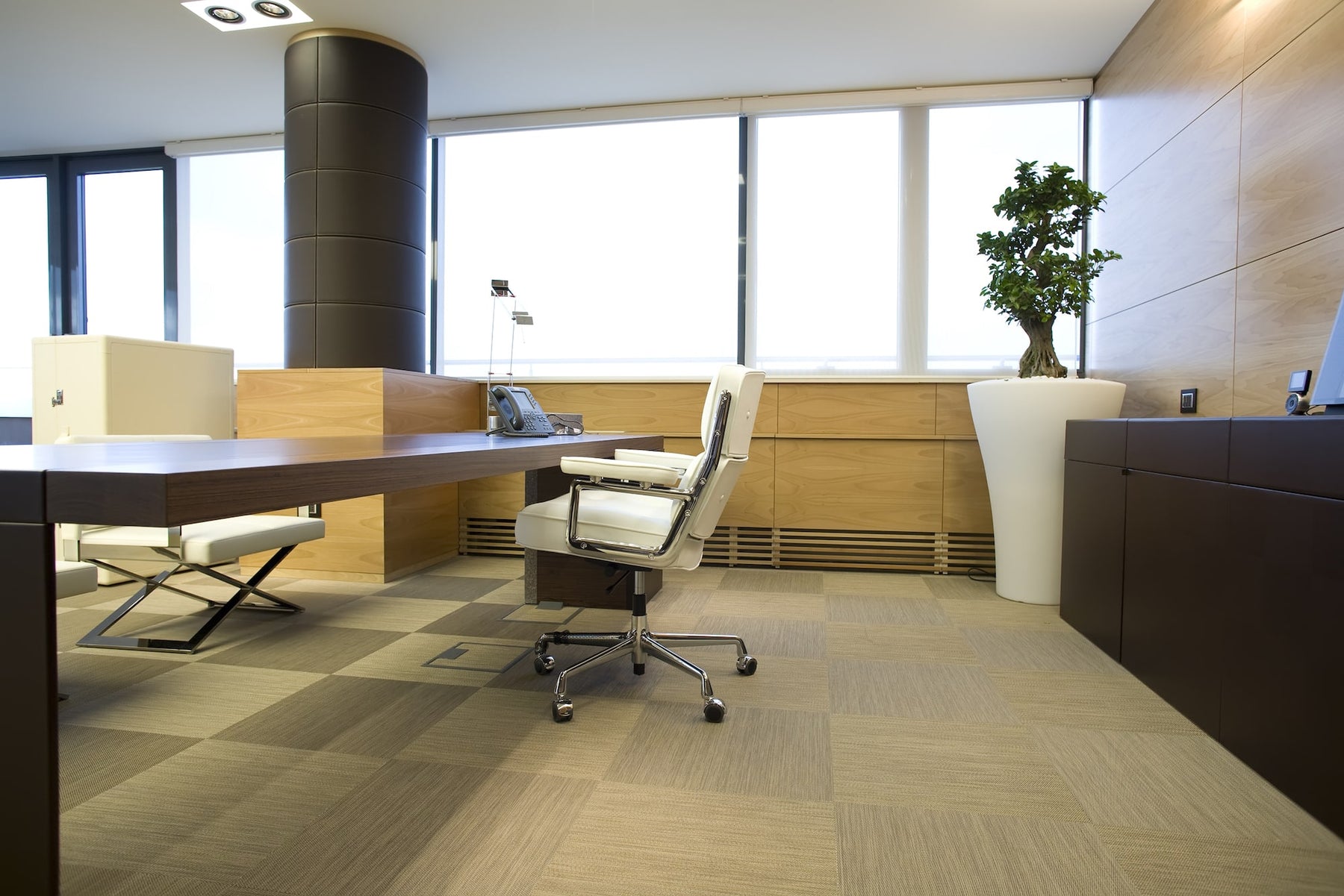 Differences Between Commercial & Residential Vacuums